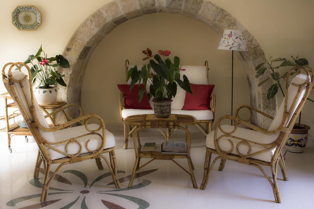 Parco Degli Aranci Bed & Breakfast Cutrofiano Luaran gambar