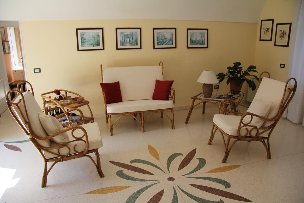 Parco Degli Aranci Bed & Breakfast Cutrofiano Luaran gambar