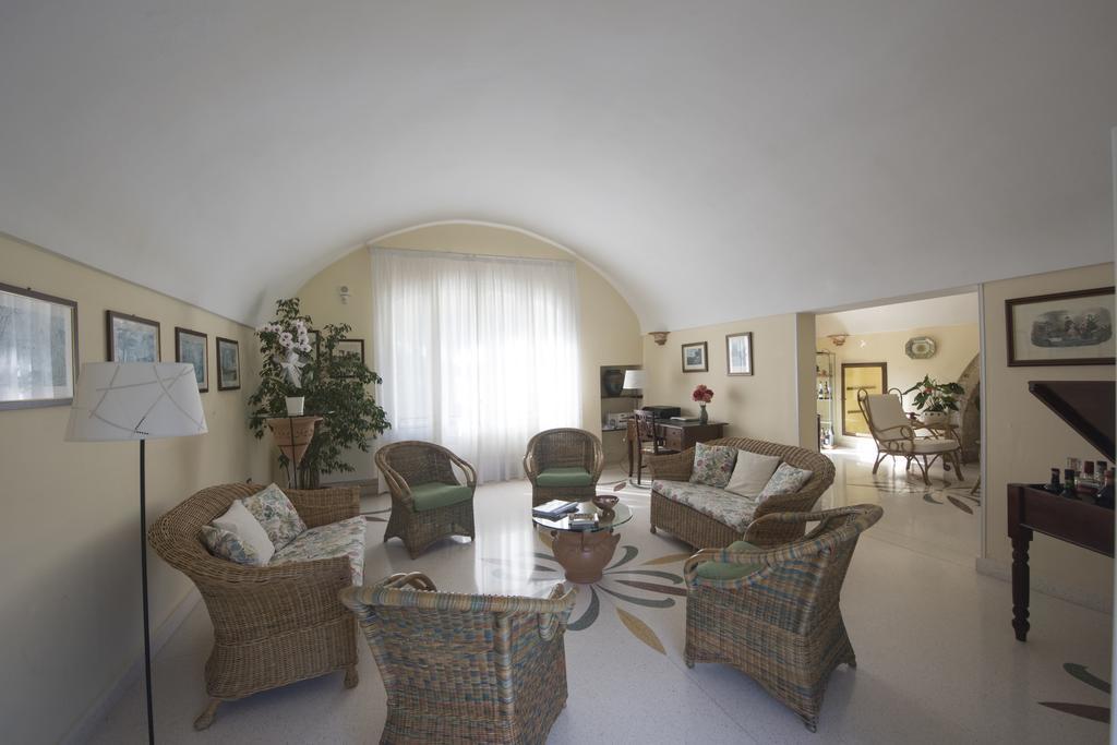 Parco Degli Aranci Bed & Breakfast Cutrofiano Luaran gambar