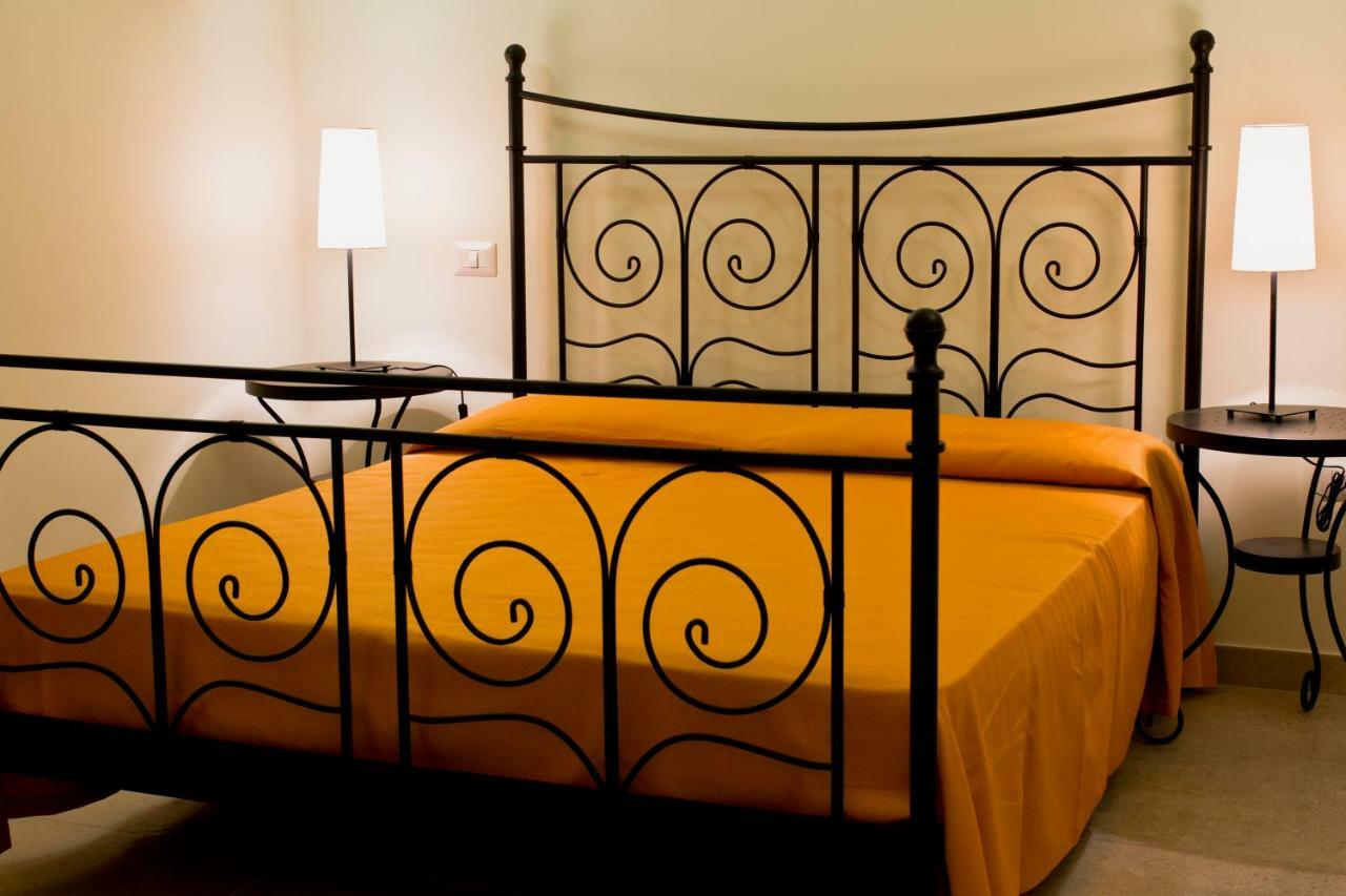 Parco Degli Aranci Bed & Breakfast Cutrofiano Luaran gambar